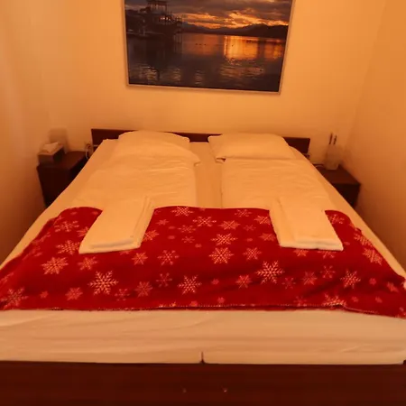 Sonntagshof Bed & Breakfast 2*
